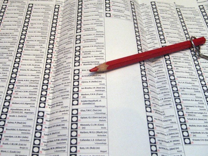 kandidatenlijst met rood potlood